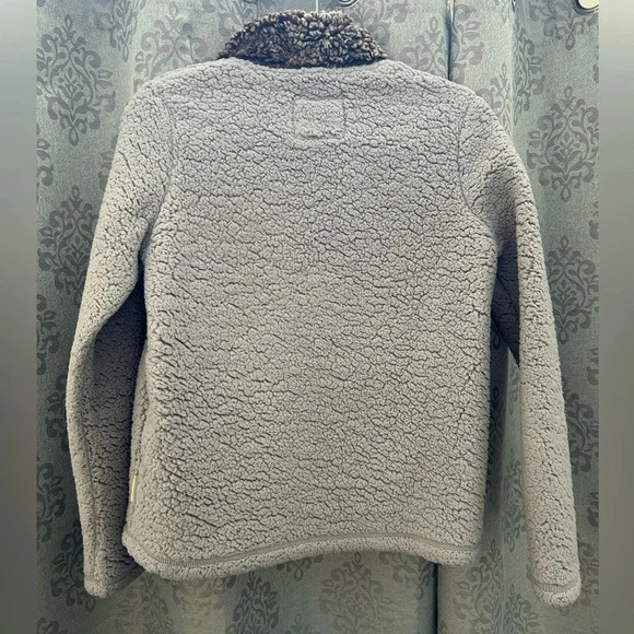 Abercrombie and Fitch Sherpa Pullover Sweater. Size small. - Picture 2 of 3